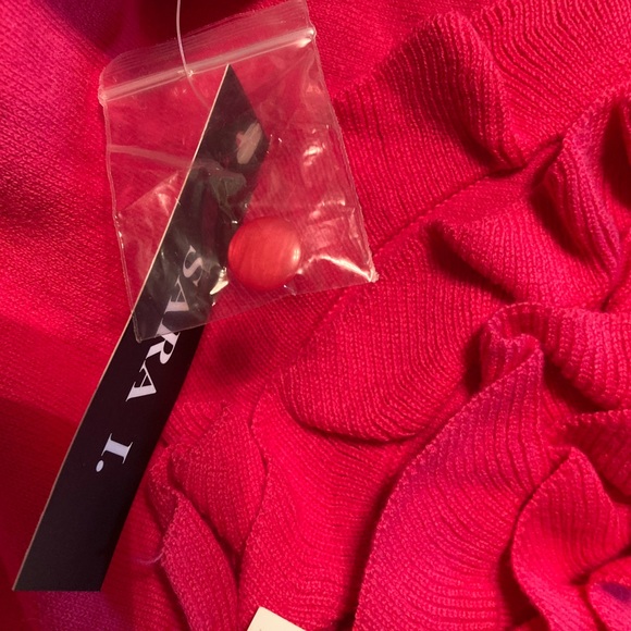 Size says Large but fits like a medium Womens Sara I top New - Picture 6 of 6